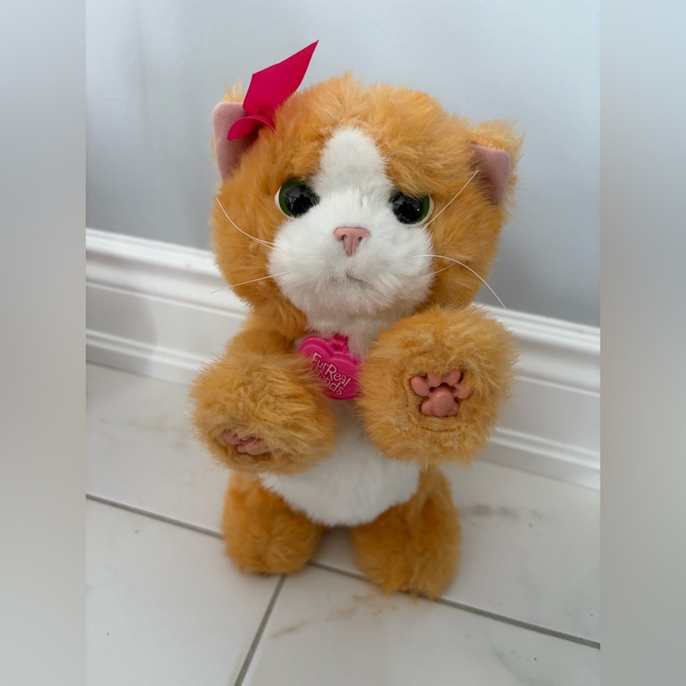 Fur real friend kitty toy comes with batteries excellent cond